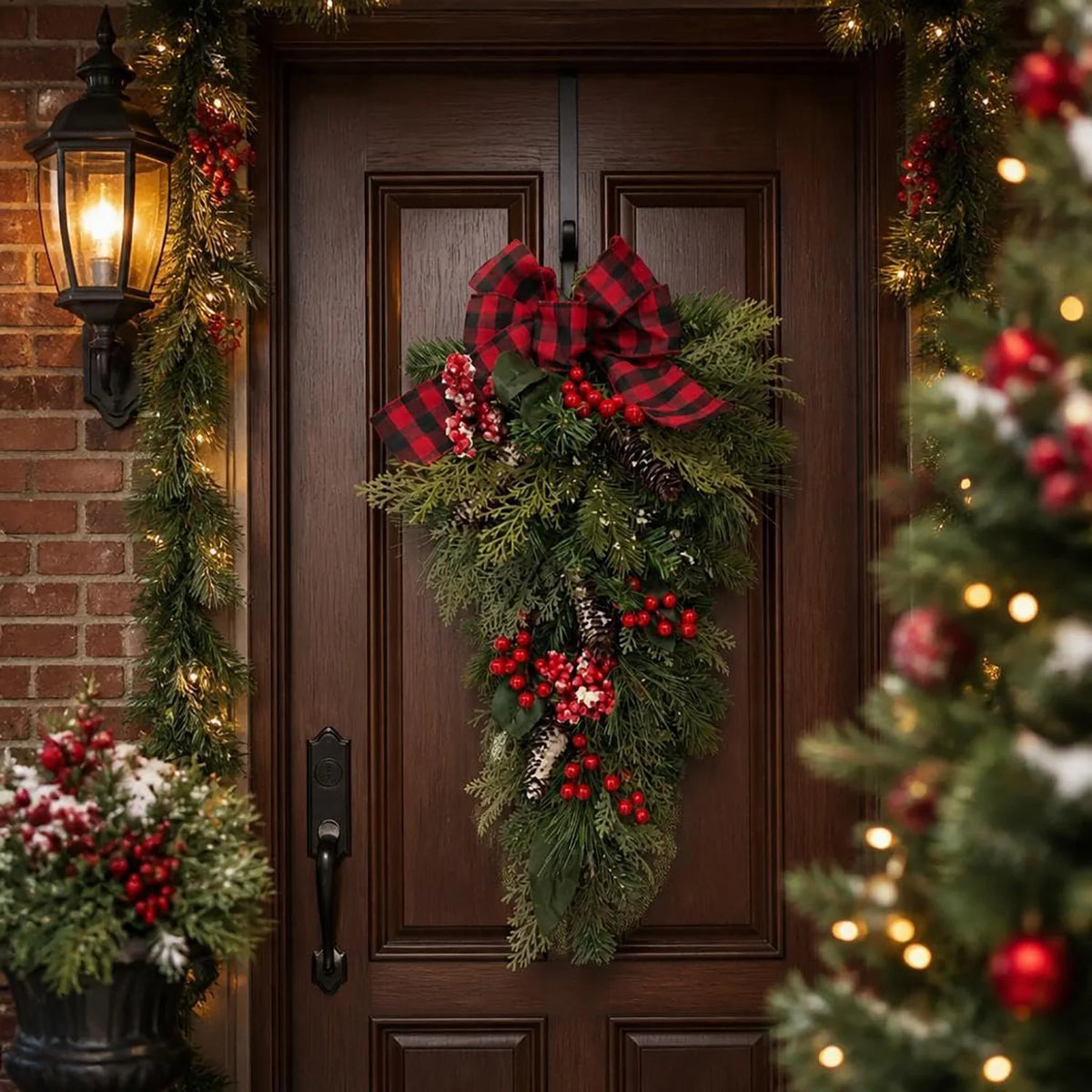 HiMISS Farmhouse Christmas Teardrop Swag With Plaid Bow And Pinecones
